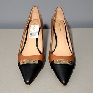 Coach Gloria Leather Black and Camel Pointed Toe Heel NWT Size 8